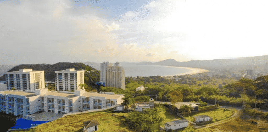 Resort em SP x Hotel frente mar no litoral paulista: qual a sua escolha?