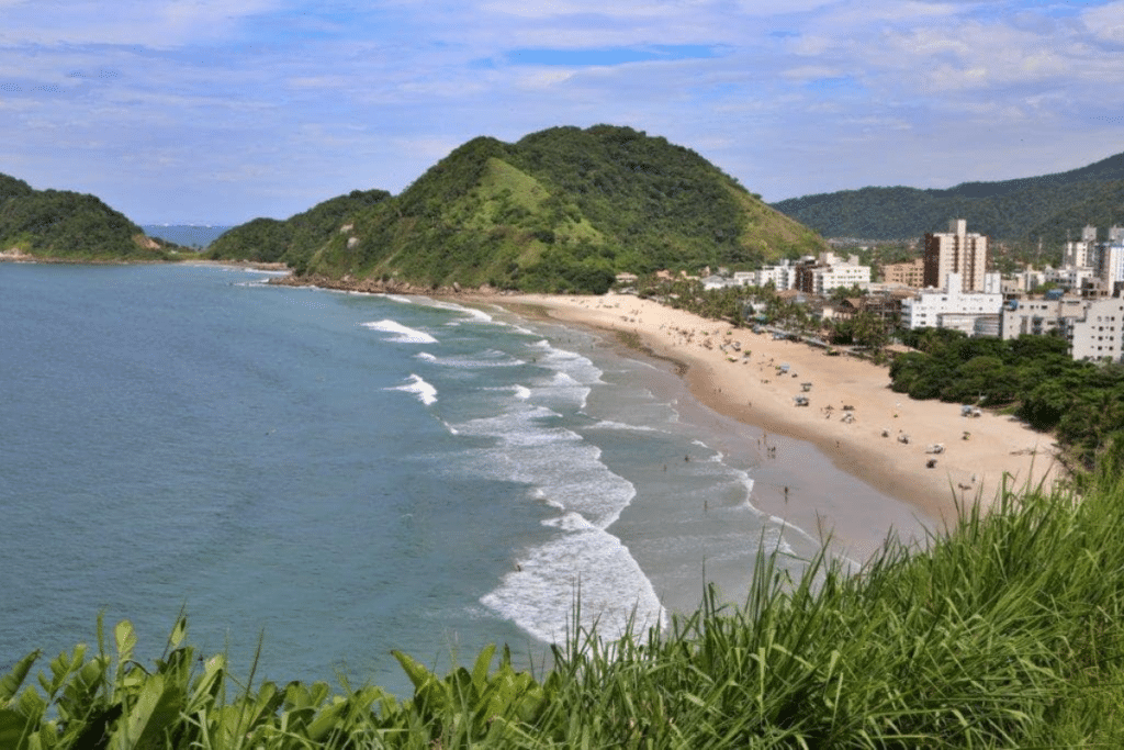 As melhores praias para surfar em Guarujá