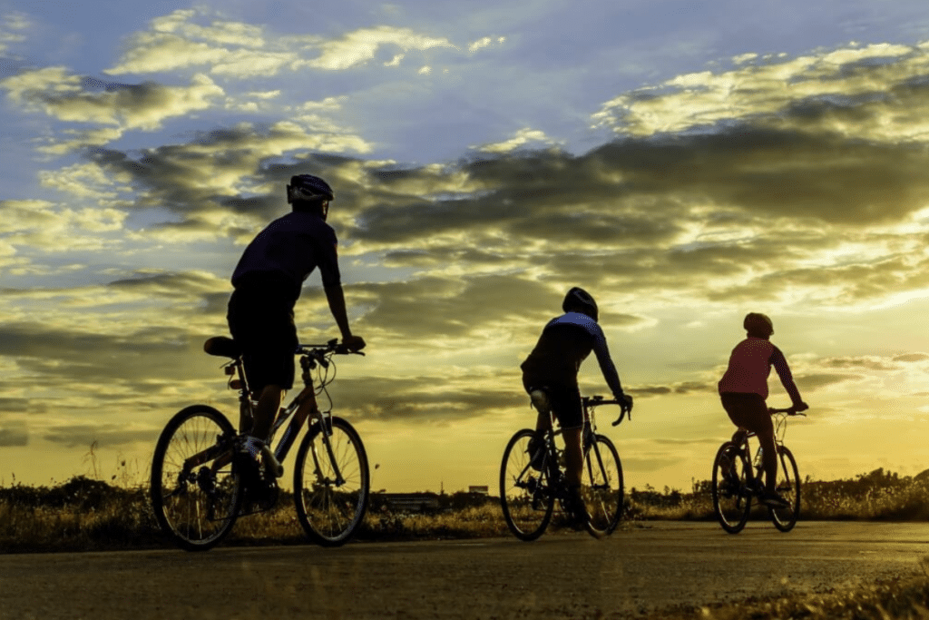 Descubra o Guarujá Sobre Duas Rodas: Roteiros de Cicloturismo que Você Vai Amar